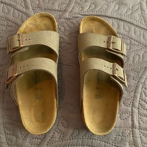 BIRKENSTOCKS SIZE 34